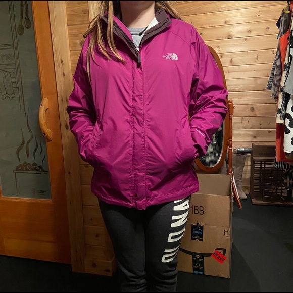 North Face Wind Breaker - Picture 7 of 10